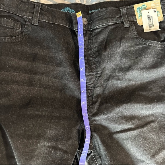 Black Relaxed Fit Jeans with Subtle Sheen - Picture 4 of 7